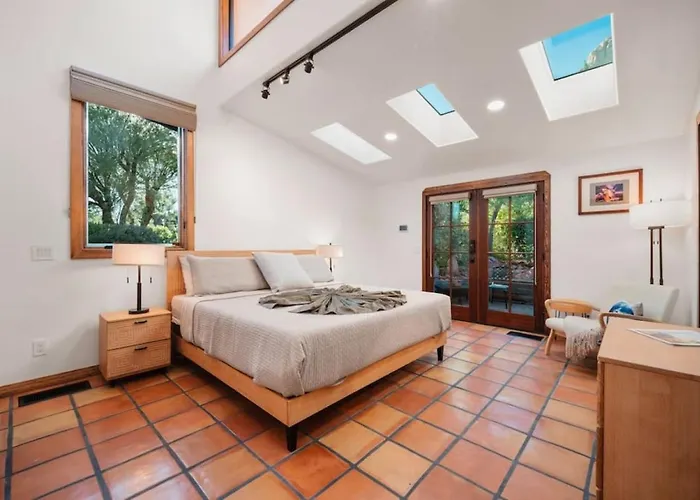 Holiday home Chapel Vortex Red Rocks Hot Tub Gardens