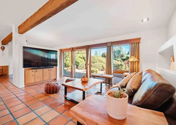 Holiday home Chapel Vortex Red Rocks Hot Tub Gardens *